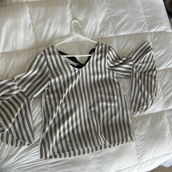 Straight cut, flared sleeve blouse with black tie up in back. Green Envelope. - Picture 4 of 10